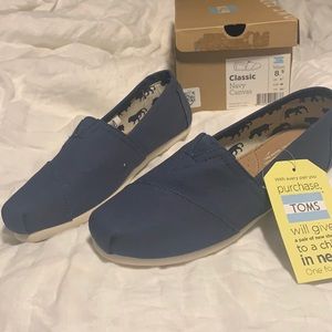 Classic navy Tom’s NWT women’s size 8.5